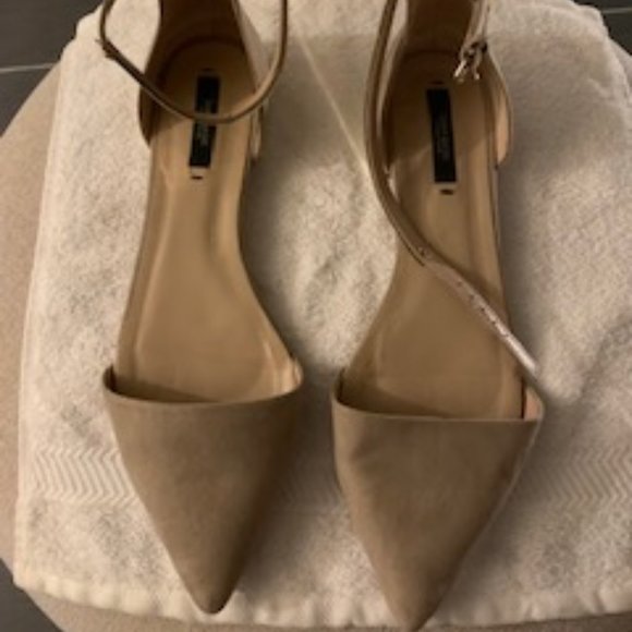 Light taupe suede pointed toe flats with gold ankle strap and heel - Picture 1 of 6